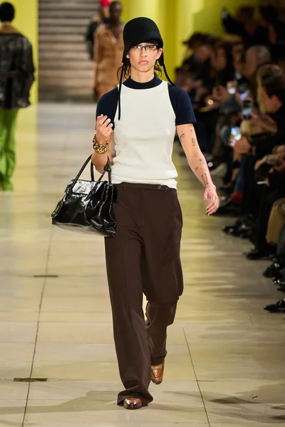 Look 14